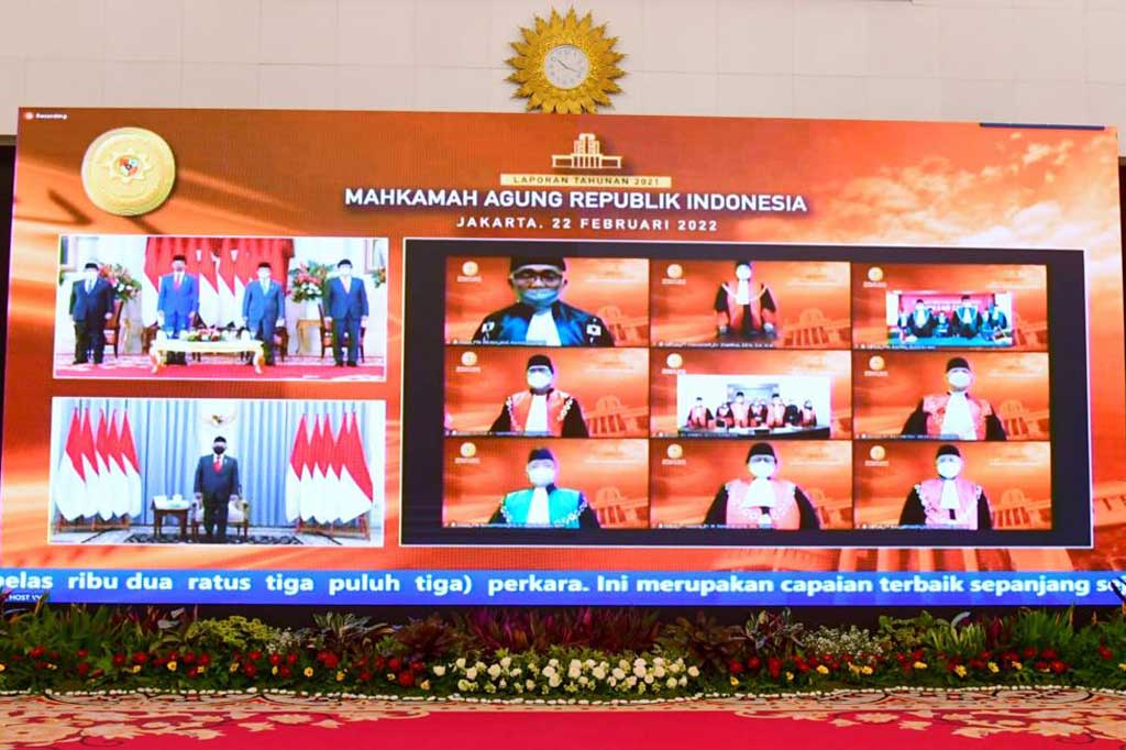 Presiden juga memandang bahwa model-model alternatif penyelesaian perkara perlu untuk mengurangi beban pengadilan. Model alternatif itu seperti mengedepankan mediasi dalam penyelesaian sengketa perdata.