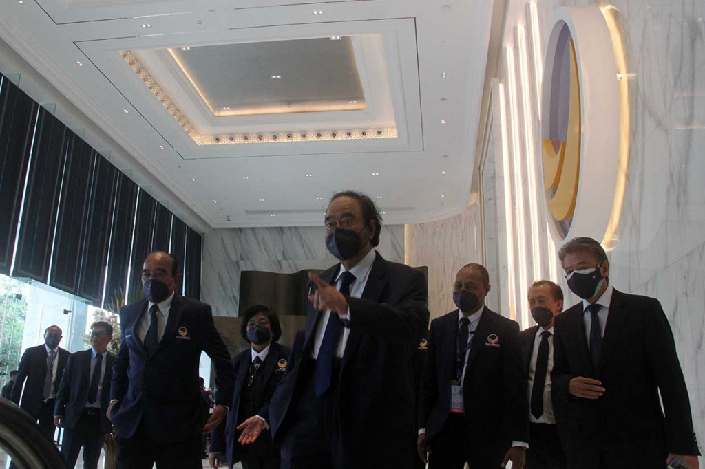 Kantor baru DPP NasDem terdiri dari 23 lantai. Pembangunan dilakukan selama 18 bulan. Bangunan itu terdiri atas ruang kerja pribadi Surya Paloh, perpustakaan, hingga ruangan siber dan digitalisasi. Jokowi sempat diajak melihat isi dari NasDem Tower.