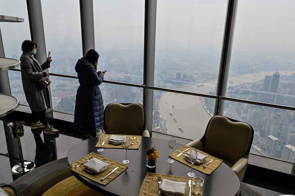 Terletak di Lantai 120 Menara Shanghai, Heavenly Jin menawarkan pemandangan cakrawala Shanghai yang tak tertandingi sebagai latar belakang masakan globalnya yang unik. 