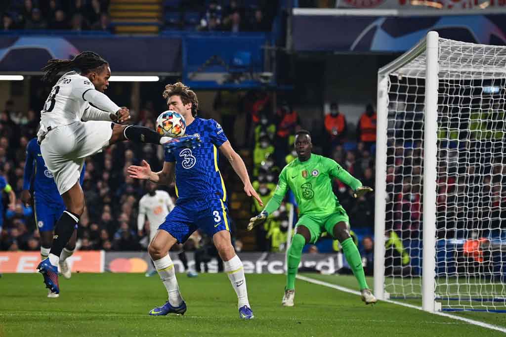 Di awal babak kedua Lille tampil lebih menyerang, tetapi tekanan mereka masih bisa dibendung lini pertahanan Chelsea.