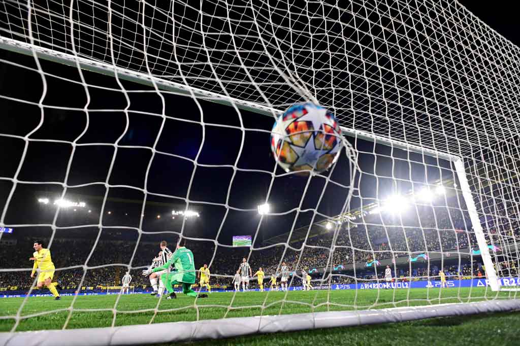 Tim tuan rumah akhirnya berhasil menyamakan kedudukan pada menit ke-66. Tanpa kawalan di kotak penalti, Daniel Parejo menyambar umpan Etienne Capoue untuk menjebol awang tuan rumah. Skor berubah menjadi 1-1.