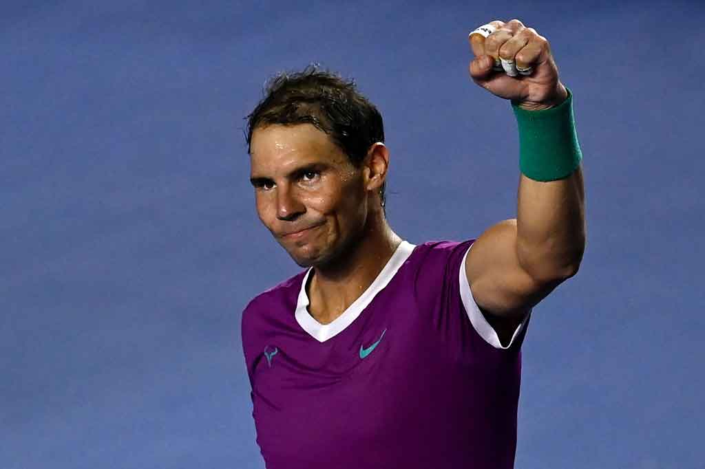Petenis Spanyol Rafael Nadal melakukan selebrasi usai memenangi putaran pertama turnamen tenis Meksiko Open, Selasa, 22 Februari 2022 waktu setempat.