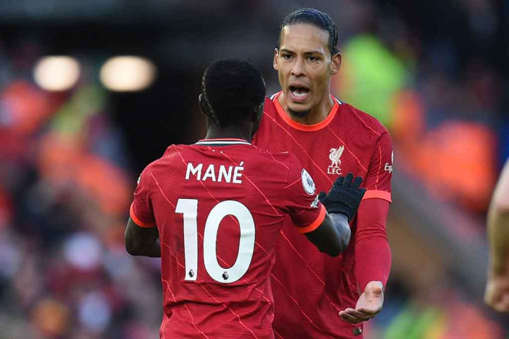 Virgil van Dijk mencetak gol keenam Liverpool pada masa tambahan waktu untuk menyelesaikan malam yang sempurna bagi pasukan Klopp dan sekaligus kian mengancam City.