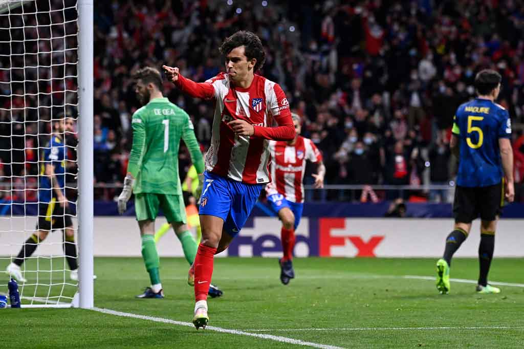 Tuan rumah menguasai jalannya pertandingan sejak awal laga. Mereka memimpin pada menit ketujuh lewat sundulan Joao Felix menyambut umpan silang Renan Lodi.