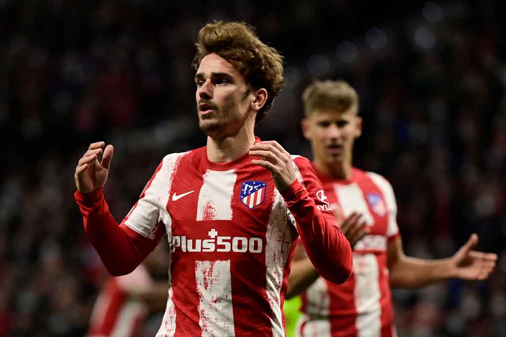 Tiga menit menjelang laga usai, tuan rumah nyaris kembali memimpin. Sayang sepakan kaki kiri Griezmann masih membentur tiang gawang. Skor 1-1 bertahan hingga laga usai.