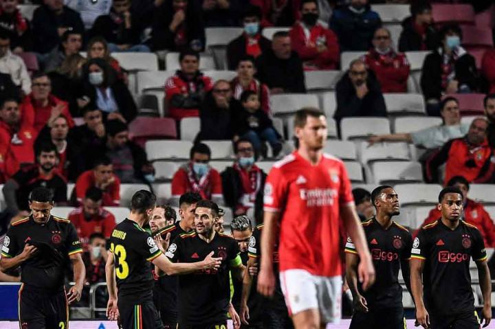 Bermain di kandang lawan, Estadio Da Luz, Ajax berhasil unggul terlebih dahulu pada menit ke-18 lewat sepakan voli kapten Dusan Tadic.