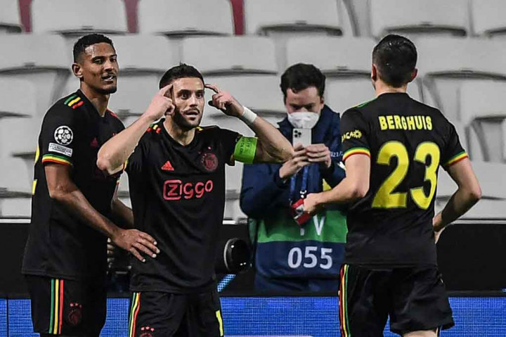 Ajax tidak butuh waktu lama untuk mengembalikan keunggulannya, saat Haller menebus kesalahannya dengan penyelesaian akhir pada menit ke-29. Skor 2-1 untuk Ajax.