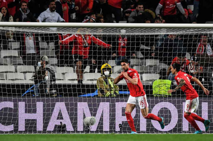 Sundulan pemain pengganti Roman Yaremchuk pada menit ke-72 memastikan hasil imbang bagi tuan rumah, sekaligus meningkatkan harapan mereka dalam leg kedua bulan depan.