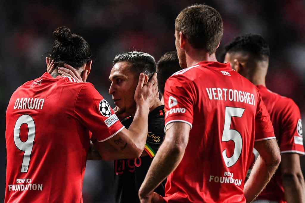 Ajax menjadi tuan rumah pertandingan kedua 16 besar Liga Champions antara kedua tim di Amsterdam Arena pada 15 Maret. 