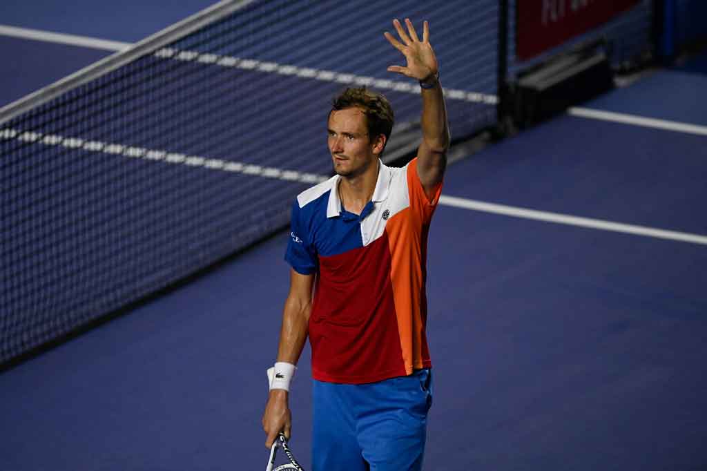 Petenis Rusia Daniil Medvedev melakukan selebrasi usai mendulang kemenangan pada babak kedua turnamen Mexico ATP Open 2022, Rabu, 23 Februari 2022 waktu setempat. 