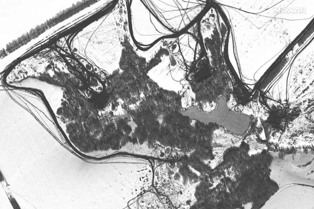 Moskow membantah memiliki rencana untuk menyerang tetangganya, tetapi meminta jaminan bahwa Ukraina tidak akan pernah bergabung dengan NATO dan bahwa aliansi Barat menghapus pasukan dari Eropa Timur, tuntutan yang ditolak Barat.