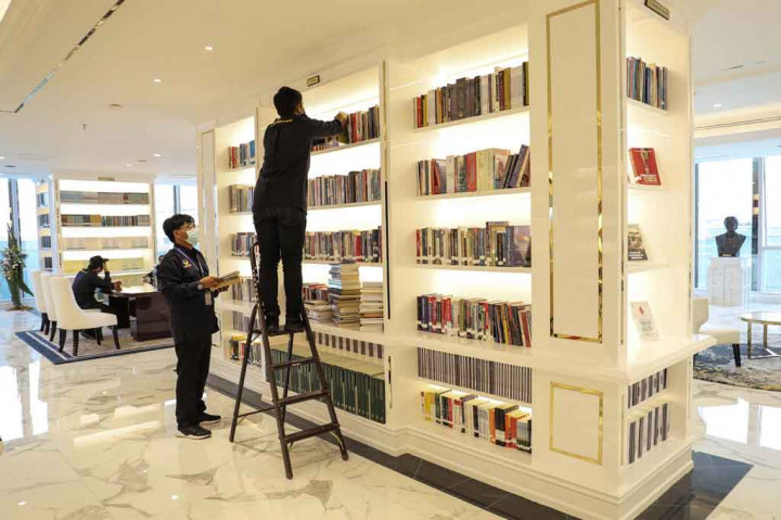 Perpustakaan ini juga merupakan ruang belajar berbagai hal mulai dari politik, biografi, leadership, kebijakan publik, pendidikan, serta kemanusiaan.