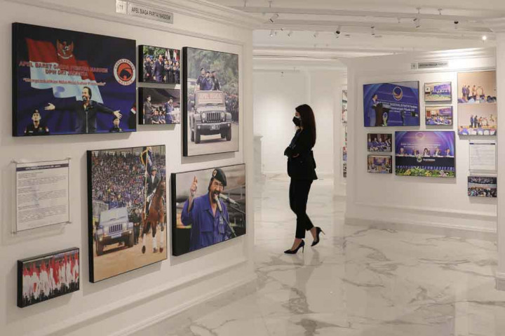 Untuk saat ini perpustakaan masih terbatas untuk kader NasDem dan undangan untuk sejumlah universitas.