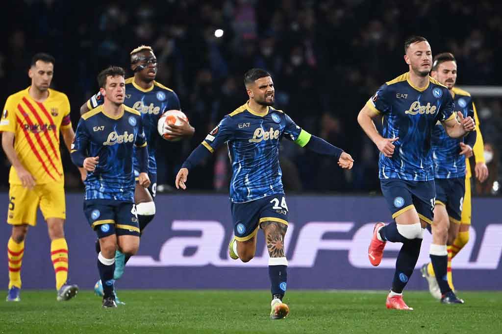 Napoli memberikan perlawanan dan berhasil memperkecil ketertinggalan pada menit ke-23 lewat penalti Lorenzo Insigne. Hadiah penalti diberikan setelah Marc Andre ter Stegen melanggar Victor Osimhen. Kedudukan menjadi 1-2.  