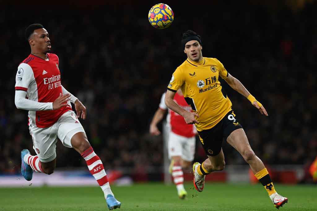 Tiga menit berselang Wolves berpeluang menggandakan keunggulan lewat upaya Raul Jimenez. Sayang tembakannya masih melebar. Tidak ada gol tambahan hingga babak pertama usai.