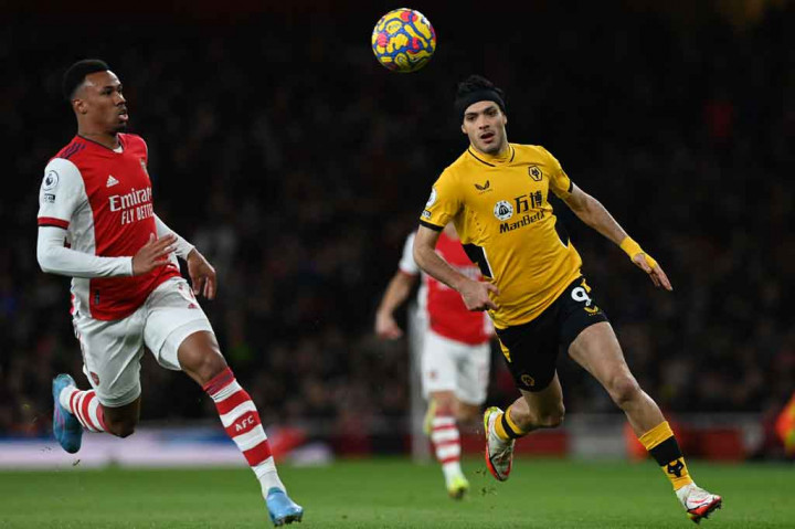 Tiga menit berselang Wolves berpeluang menggandakan keunggulan lewat upaya Raul Jimenez. Sayang tembakannya masih melebar. Tidak ada gol tambahan hingga babak pertama usai.