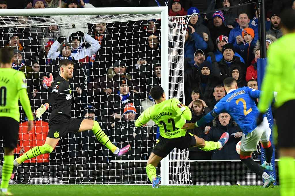 Rangers berhasil menyamakan kedudukan menjadi 2-2 pada menit ke-57 lewat tendangan voli James Tavernier ke tiang jauh.