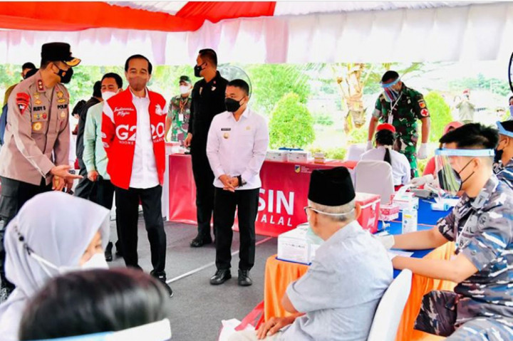 Jokowi mengapresiasi kesadaran masyarakat Kota Palu dan upaya pemerintah daerah dalam mempercepat vaksinasi covid-19 di Sulawesi Tengah. 
