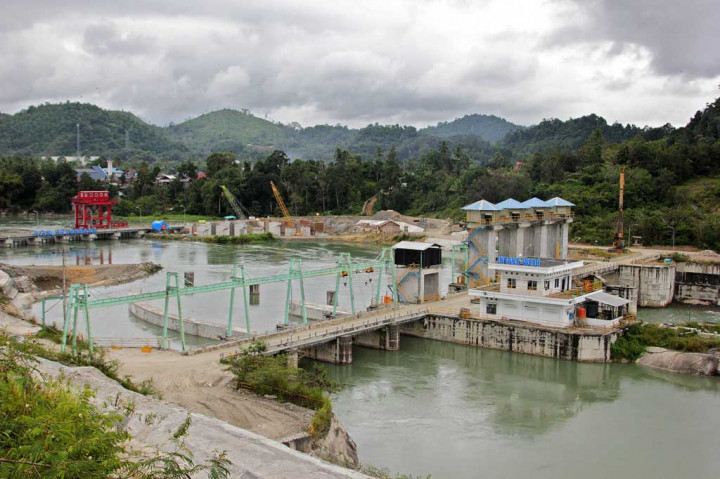 Presiden mengapresiasi pelaku industri yang turut membangun sumber energi berbasiskan energi hijau dan EBT, seperti halnya dua PLTA Poso Energy dan PLTA Malea Energy. 