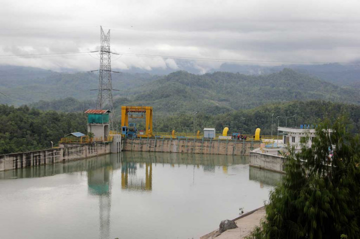 Presiden menjelaskan upaya transisi ke energi bersih harus terus digencarkan. Indonesia sudah memiliki target yang disepakati secara global untuk menurunkan emisi sebanyak 29 persen pada 2030, dan mencapai target emisi nol atau net zero emission pada 2060.