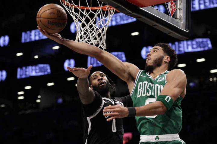 Jayson Tatum memborong 30 poin saat Boston Celtics menghancurkan Brooklyn Nets 129-105 dalam lanjutan NBA di Barclays Center, New York, Jumat, 26 Februari 2022 WIB.
