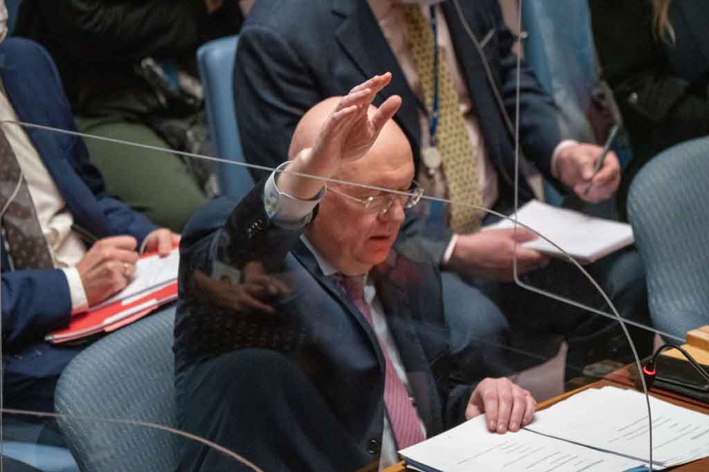 Vasily Nebenzya, Perwakilan Tetap Rusia untuk Perserikatan Bangsa-Bangsa, memberikan suara selama pertemuan di Markas Besar PBB di New York City, Jumat, 25 Februari 2022 waktu setempat.