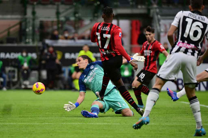 Mendapat umpan terobosan dari Sandro toneli, pemain internasional Portugal itu kemudian mengontrol bola dan mengecoh Rodrigo Becao menendang bola masuk ke gawang tim tamu. Skor 1-0 bertahan hingga jeda.
