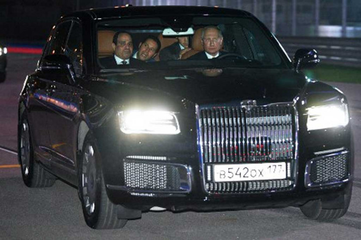 Dilansir laman resmi perusahaan pada Sabtu, 26 Februari 2022, Aurus Senat L700 bukanlah limousine sembarangan. Mobil itu dilengkapi fitur keamanan maksimal, yakni bodi dan kaca tahan peluru, serta kemampuan mengapung apabila mobil terendam air sepenuhnya.