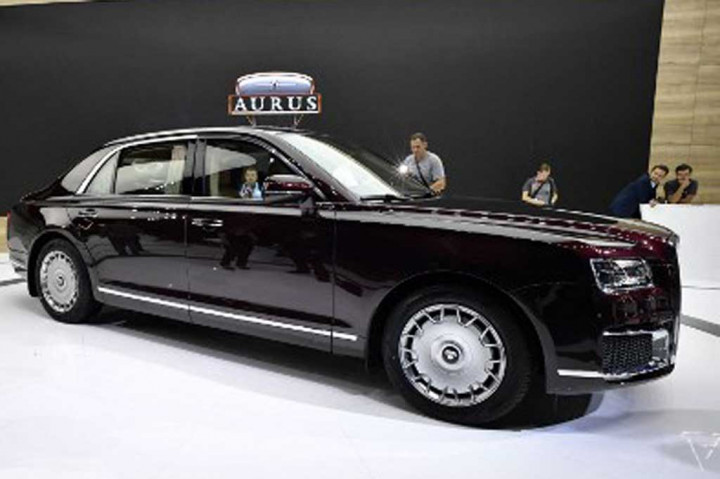 Masyarakat Rusia menyebut Aurus Senat L700 sebagai bungker yang berjalan karena kemampuannya dalam memberikan pertahanan kepada penumpangnya. Kemampuan mengapung mobil itu juga terinspirasi dari teknologi kapal selam.