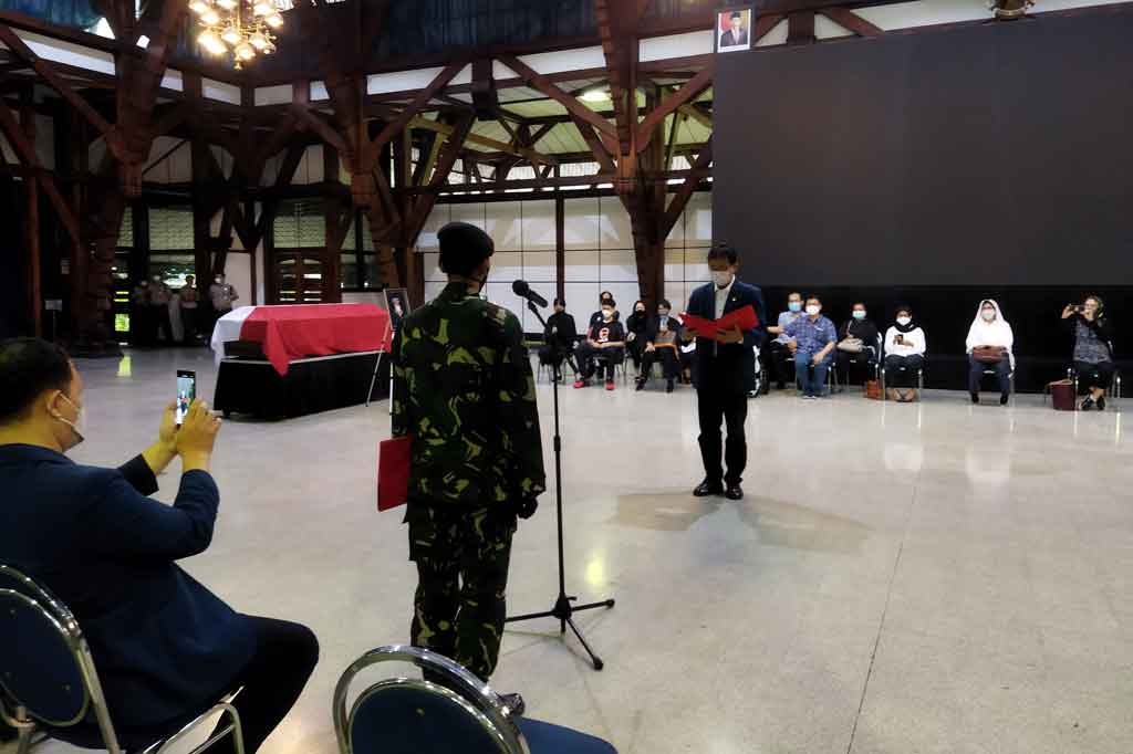 Almarhum merupakan salah seorang yang merancang logo Ganesha pada 1959, yang hingga kini dipakai sebagai logo Institut Teknologi Bandung (ITB).