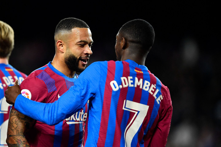 Dembele tampil cemerlang karena tidak hanya mencetak gol, tetapi juga menjadi kreator gol Memphis Depay dan Luuk de Jong.