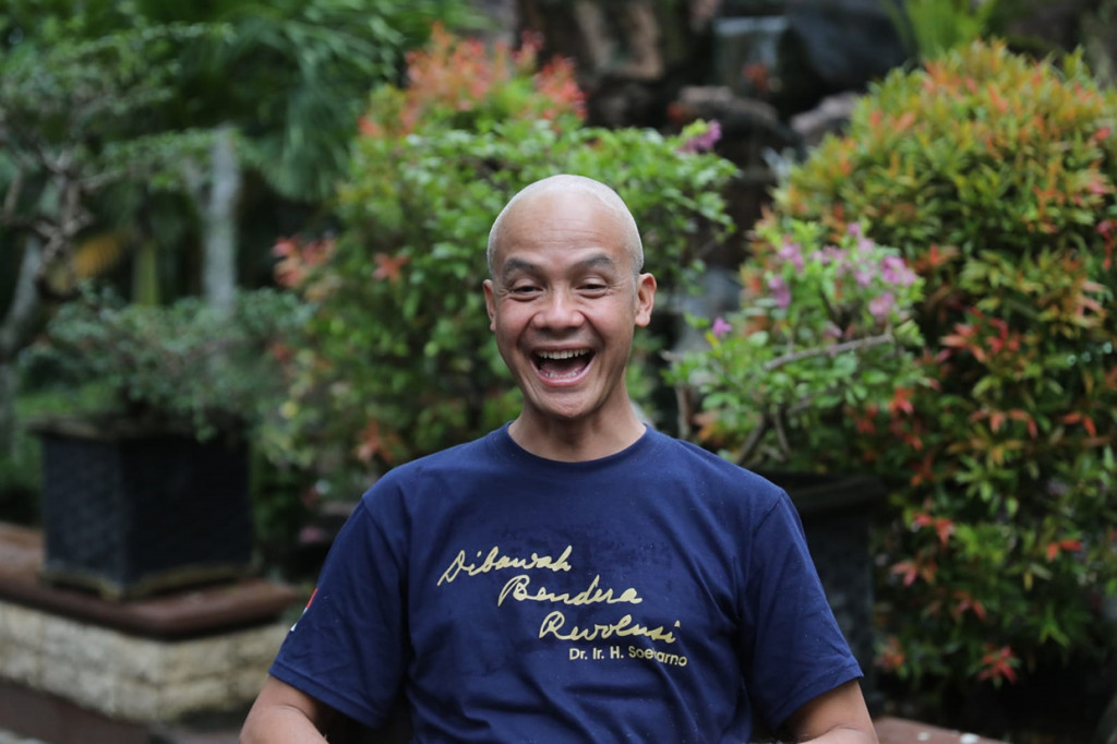 Kegiatan mencukur rambut di rumah dinas tersebut juga tergabung secara virtual bersama kegiatan Berani Gundul yang dilaksanakan di Mal Paragon Semarang. 