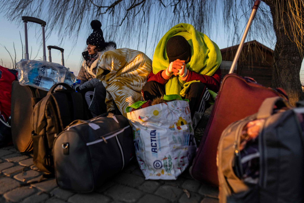 Kerusakan sistem komputer di sisi Ukraina disebut membuat para pengungsi harus menunggu lama untuk masuk ke Polandia.