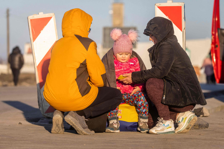 Dilansir kantor berita AFP, Uni Eropa (UE) pada hari Minggu, 27 Februari 2022, bergerak untuk mengoordinasikan penyambutan bagi ratusan ribu warga Ukraina yang berusaha menyelamatkan diri dari invasi Rusia. 