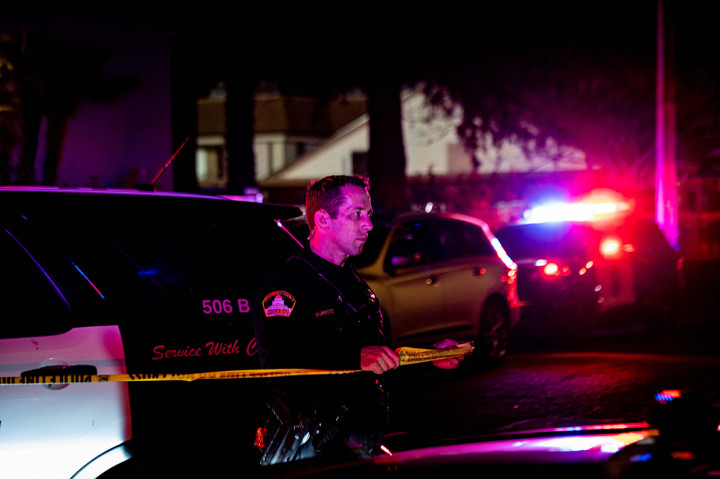 Penembakan itu dilakukan seorang pria yang membunuh ketiga anaknya, pendamping mereka, dan dirinya sendiri.