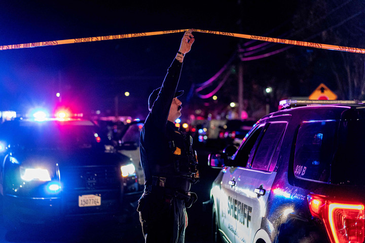 Seorang pegawai gereja mendengar suara tembakan dan menelepon 911, kata Grassman. Penembakan terjadi di area cagar alam utama, katanya. 