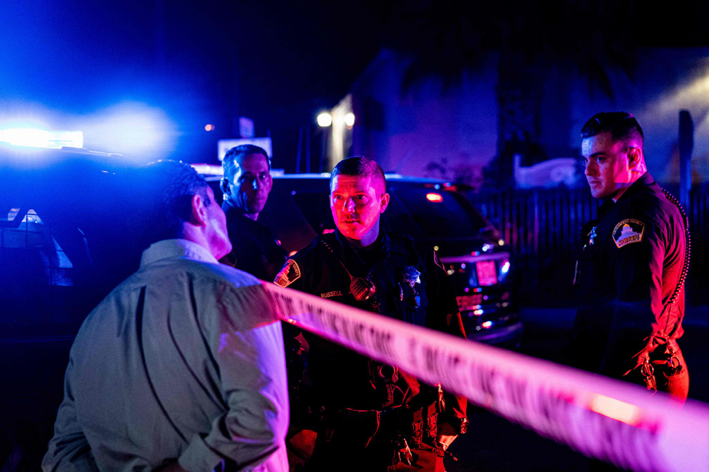 Sersan Rod Grassmann dari Kantor Sheriff Sacramento County melaporkan penembakan terjadi sekitar pukul 17.00 waktu setempat. Lima orang tewas, termasuk penembak di gereja di lingkungan Arden-Arcade.