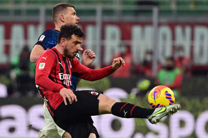Pada menit ke-56, kombinasi Alessandro Florenzi dan Krunic di sisi kiri berhasil membongkar lini pertahanan Inter. Sayangnya sepakan Florenzi masih melebar.
