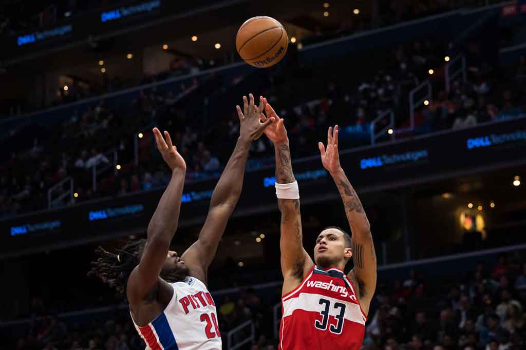Washington Wizards mengalahkan tamunya Detroit Pistons 116-113 dalam laga NBA, Rabu, 2 Maret 2022 pagi WIB. Kyle Kuzma kembali menjadi pendulang angka terbanyak Wizards dengan 21 poin, sembilan rebound dan enam assist.  
