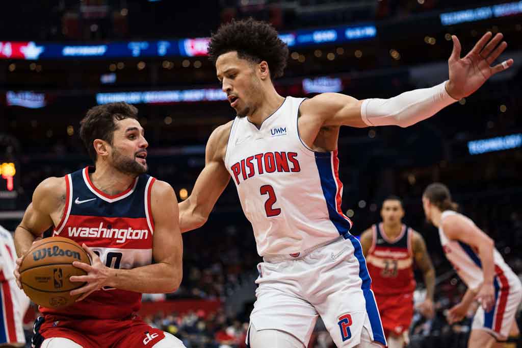 Kentavious Caldwell-Pope menambahkan 15 poin, Raul Neto mendapatkan 13 poin, Daniel Gafford memperoleh 12 poin, sedangkan Corey Kispert, Ish Smith dan Rui Hachimura masing-masing menyumbangkan 11 poin.  