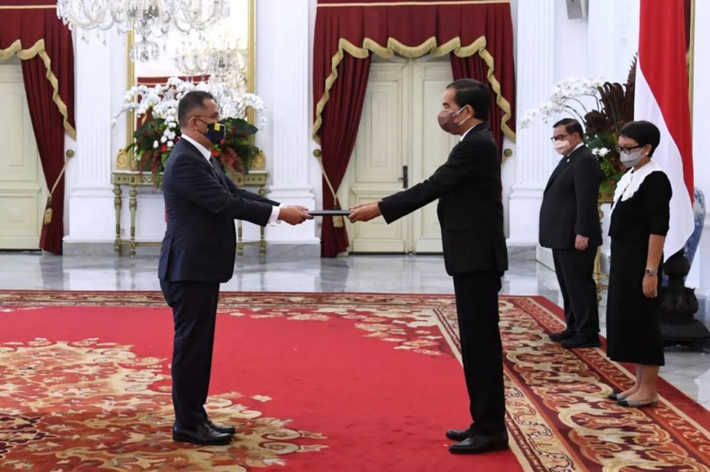 Seluruh duta besar tersebut untuk selanjutnya akan berkedudukan di Indonesia (Jakarta).