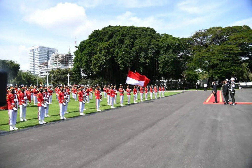 Presiden Joko Widodo didampingi Ibu Iriana Joko Widodo menerima surat kepercayaan dari enam duta besar luar biasa dan berkuasa penuh (LBBP) negara-negara sahabat.