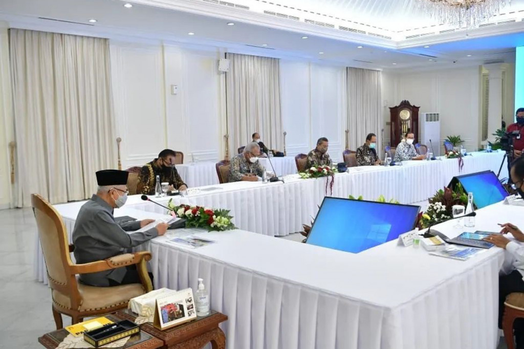 Dalam rapat tersebut, Wapres menyampaikan arahan agar penyelenggaraan pembangunan dan proses belajar mengajar di UIII tidak mengikuti sistem perguruan tinggi keagamaan yang telah ada, namun harus sesuai dengan standar universitas internasional.