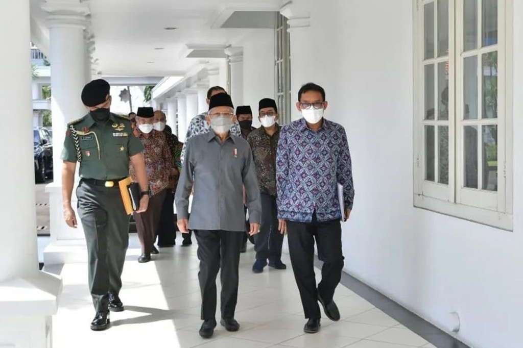 Wapres KH. Ma’ruf Amin memimpin Rapat pembahasan tentang status kemajuan pembangunan Universitas Islam Internasional Indonesia (UIII) sebagai salah satu proyek strategis nasional di Istana Wakil Presiden, Jakarta, Rabu, 2 Maret 2022.