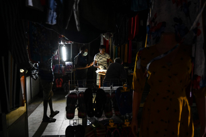 Sri Lanka, pada Selasa, 1 Maret 2022, mengumumkan pemadaman listrik setiap hari selama tujuh setengah jam secara nasional.