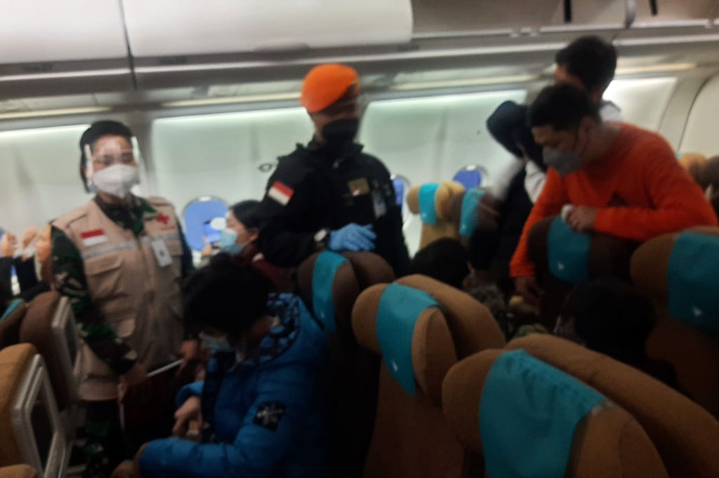 Para WNI yang sebagian merupakan staf Kedutaan Besar Republik Indonesia (KBRI) di Kyiv, Ukraina itu harus menempuh perjalanan darat ke Bucharest, Rumania, sebelum dipulangkan ke Jakarta.
