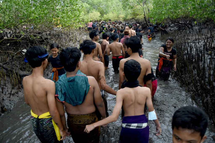 Ritual ini juga mengandung pesan untuk selalu menjaga lingkungan.
