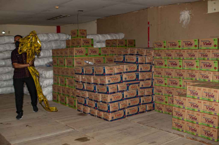 Dinas Perindustrian dan Perdagangan (Disperindag) Sulawesi Tengah, mendistribusikan 53 ton minyak goreng hasil penimbunan distributor di Palu.  