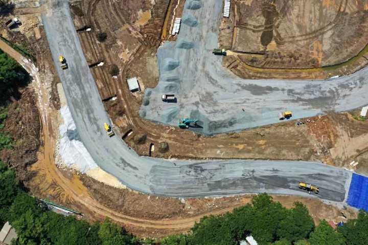 Sementara itu, Ketua Panitia Pelaksana Formula E, Ahmad Sahroni, menyebut, target pembangunan sirkuit Formula E yang ditetapkan dalam kontrak kerja sama dengan penyelenggara kontraktor, PT Jaya Konstruksi Manggala Pratama, selama 54 hari. 