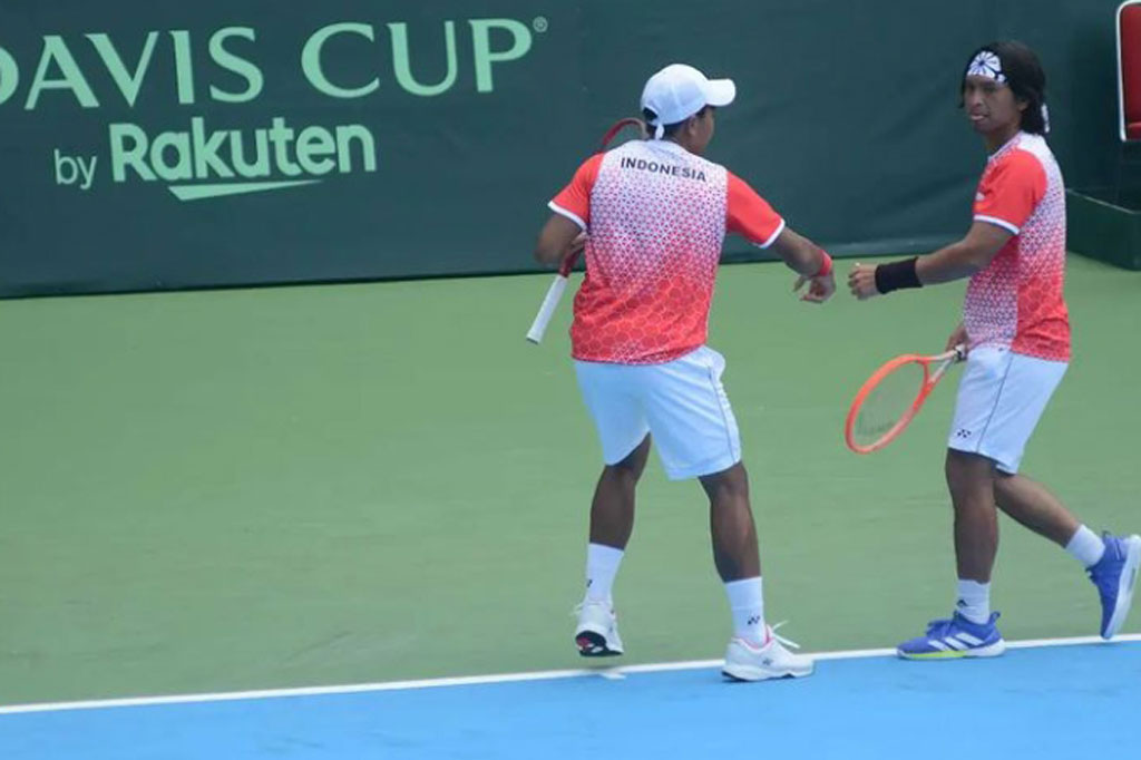 Pada laga pembuka hari kedua, Sabtu, 5 Maret 2022 di Stadion Tenis Gelora Bung Karno Jakarta, duet Merah Putih itu mengalahkan ganda Venezuela, Luis David Martinez dan Jordi Munoz Abreu dua set langsung, 6-1 7-5.